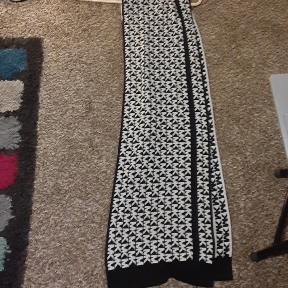 Scarf - Picture 1 of 1